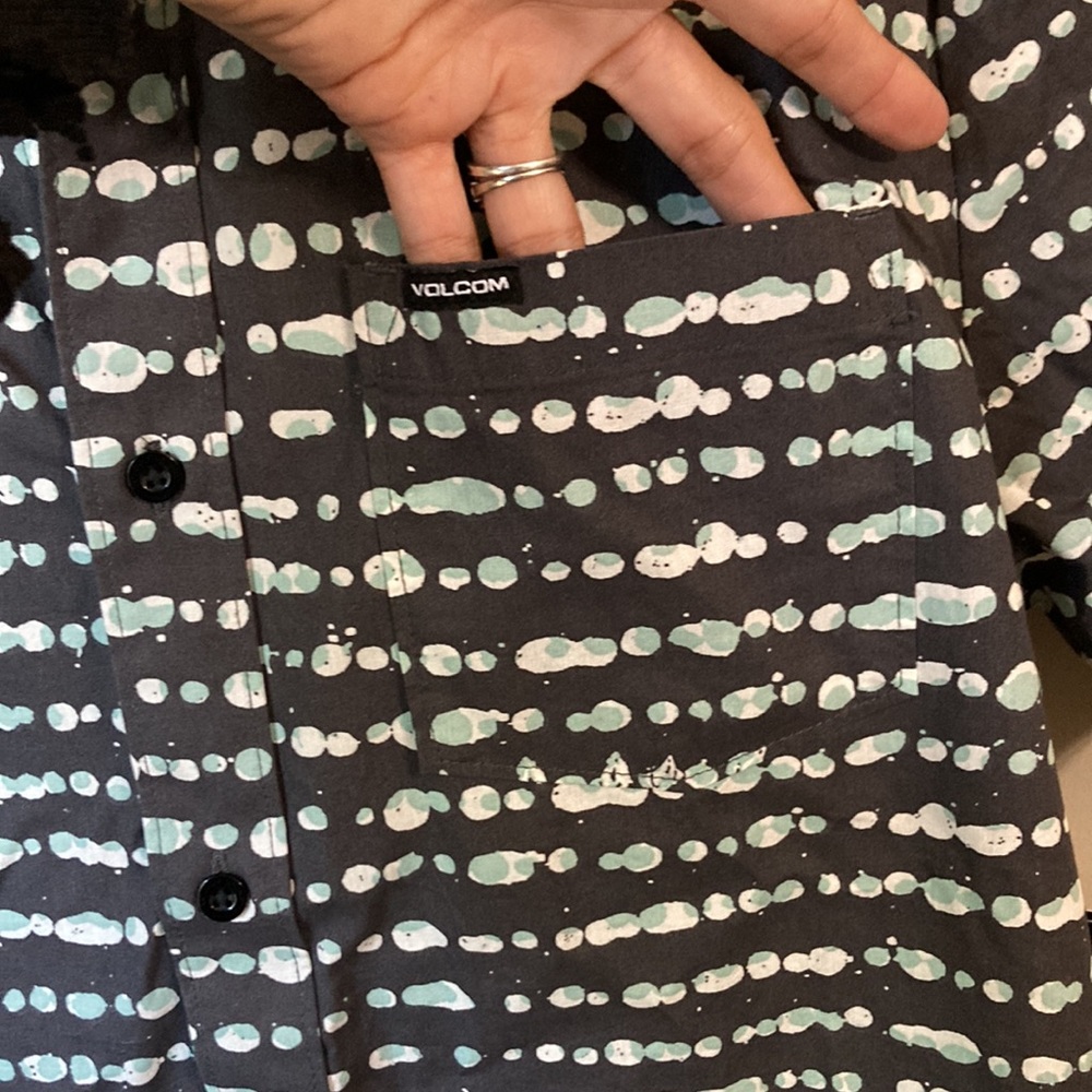 Nwt Volcom Tremble Woven Button Down - image 4